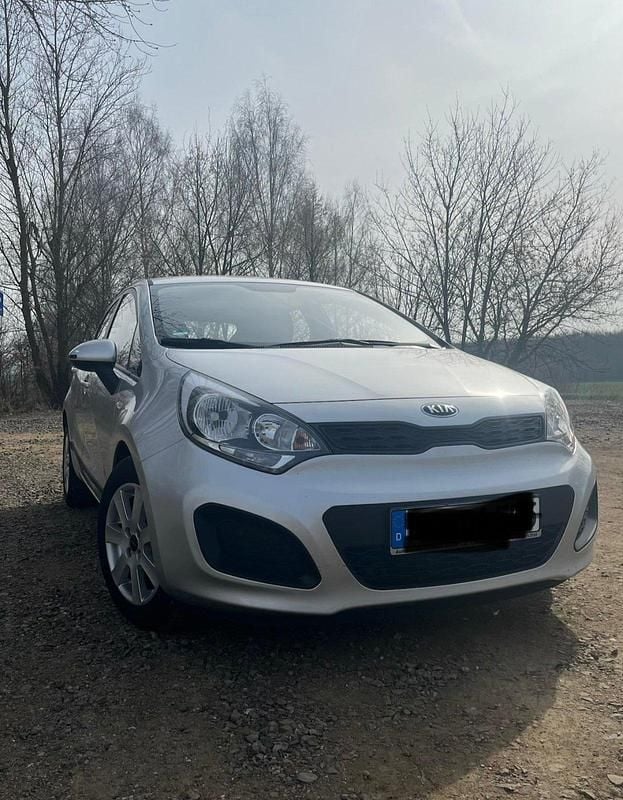 Gebraucht Kia Rio 86 PS (63 kW) 2014 Silber Limousine