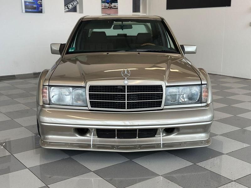 Gebraucht Mercedes 190 160 PS (117 kW) 1990 Gold Limousine