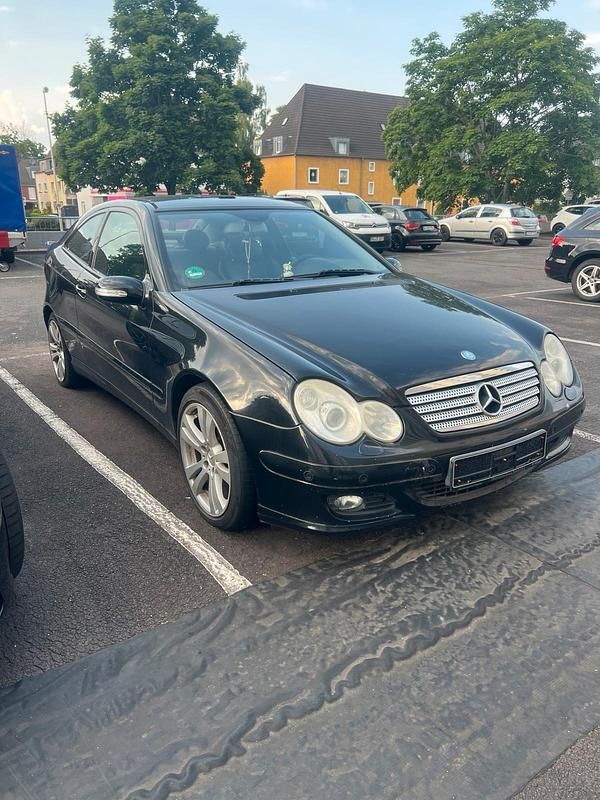 Schwarz Gebraucht 2007 Mercedes C220 Coupé | 3.000 € (Guter Preis) - Bild 1/4