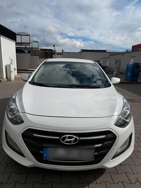 Gebraucht Hyundai i30 101 PS (74 kW) 2015 Weiß Kombi