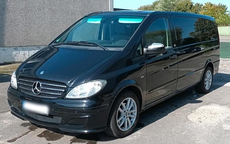 Schwarz Gebraucht 2025 Mercedes Viano Van / Kleinbus | 15.900 € - Bild 1/4