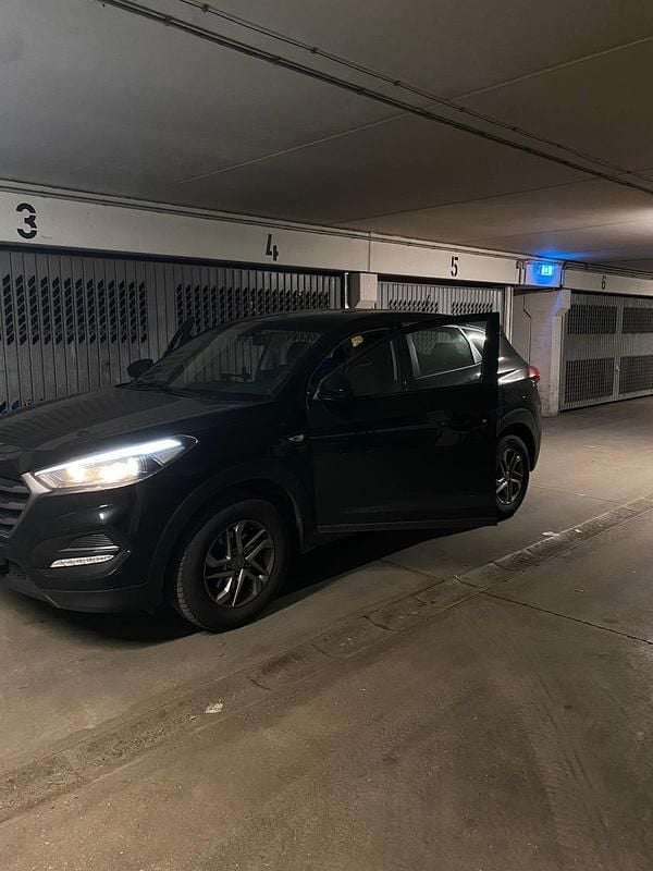 Gebraucht Hyundai Tucson 116 PS (85 kW) 2017 Schwarz SUV