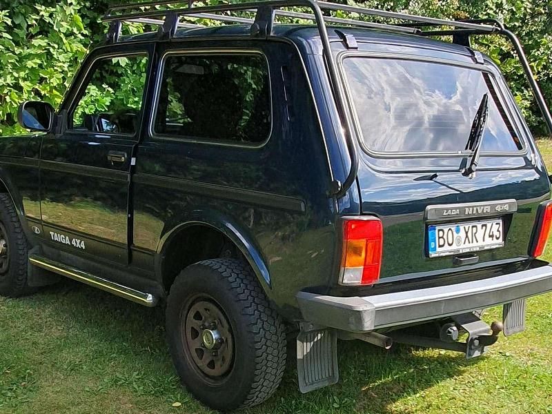 Grün Gebraucht 2015 Lada niva SUV | 7.250 € (Superpreis) - Bild 1/4