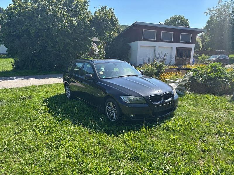 Schwarz Gebraucht 2010 BMW 318 Kombi | 4.650 € (Fairer Preis) - Bild 1/4