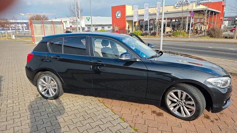 Schwarz Gebraucht 2015 BMW 120 Sport Line Kleinwagen | 13.500 € (Fairer Preis) - Bild 1/4
