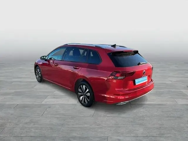 Gebraucht VW Golf VIII Move 110 PS (80 kW) 2023 Kings red metallic Kombi