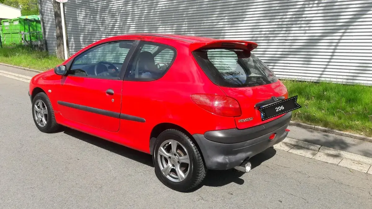 Gebraucht Peugeot 206 60 PS (44 kW) 2001 Rot Kleinwagen