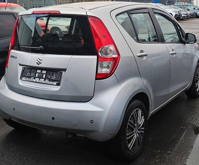 Gebraucht Suzuki Splash Basic 68 PS (50 kW) 2010 Silber Kleinwagen