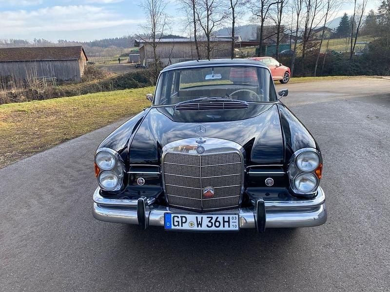 Gebraucht Mercedes 220 120 PS (88 kW) 1964 Schwarz Limousine