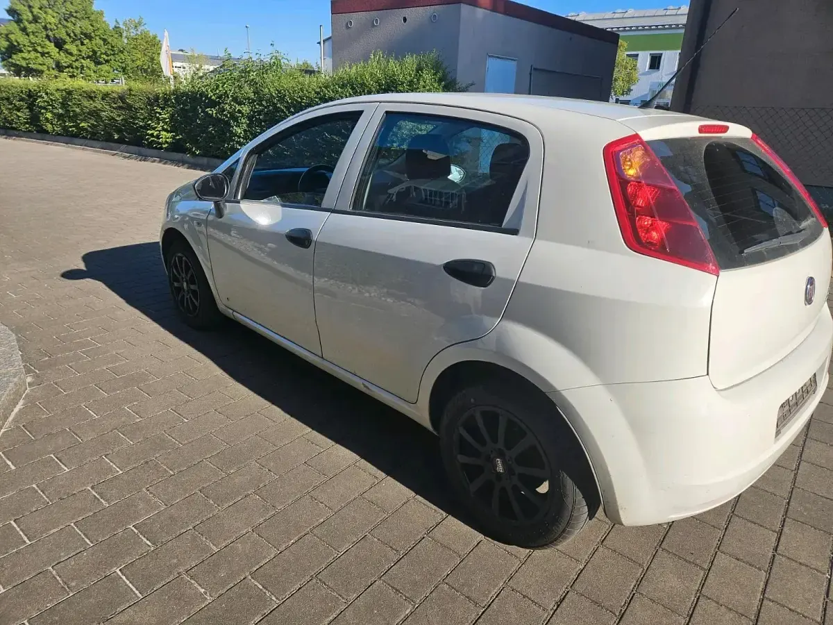 Gebraucht Fiat Grande Punto 70 PS (51 kW) 2013 Weiß Kleinwagen