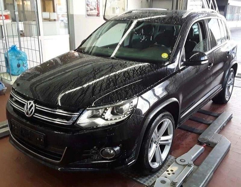 Schwarz Gebraucht 2016 VW Tiguan Sportline SUV | 15.999 € (Etwas zu teuer) - Bild 1/4