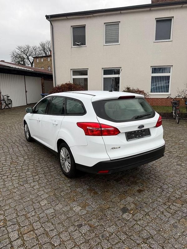Gebraucht Ford Focus Trend 95 PS (69 kW) 2017 Weiß Kombi
