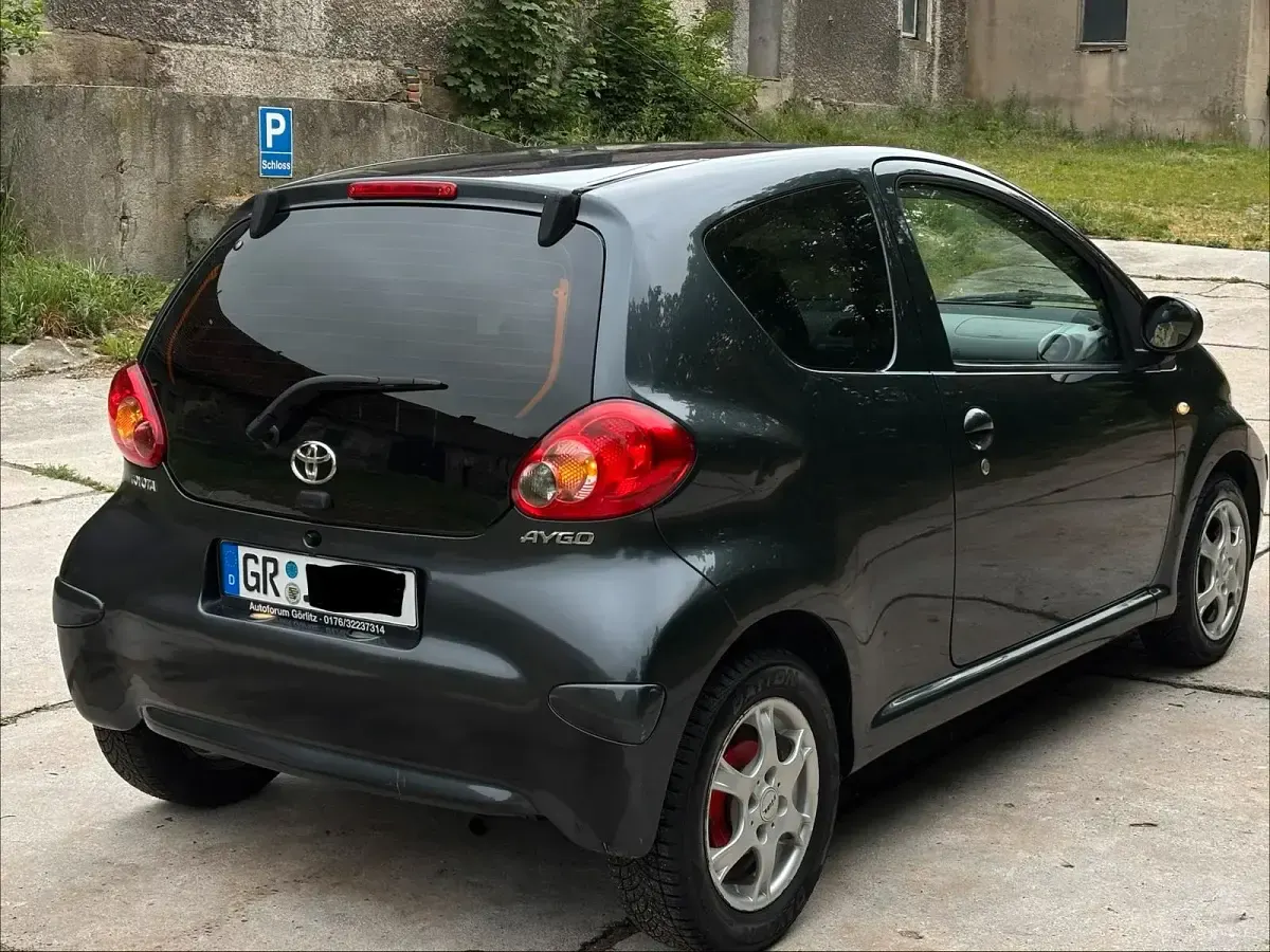 Gebraucht Toyota Aygo 68 PS (50 kW) 2008 Grau Kleinwagen