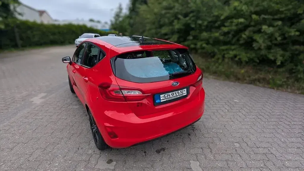 Gebraucht Ford Fiesta Titanium 101 PS (74 kW) 2017 Rot Kleinwagen