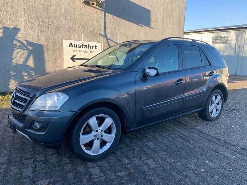 Gebraucht Mercedes ML300 190 PS (139 kW) 2009 Grau SUV