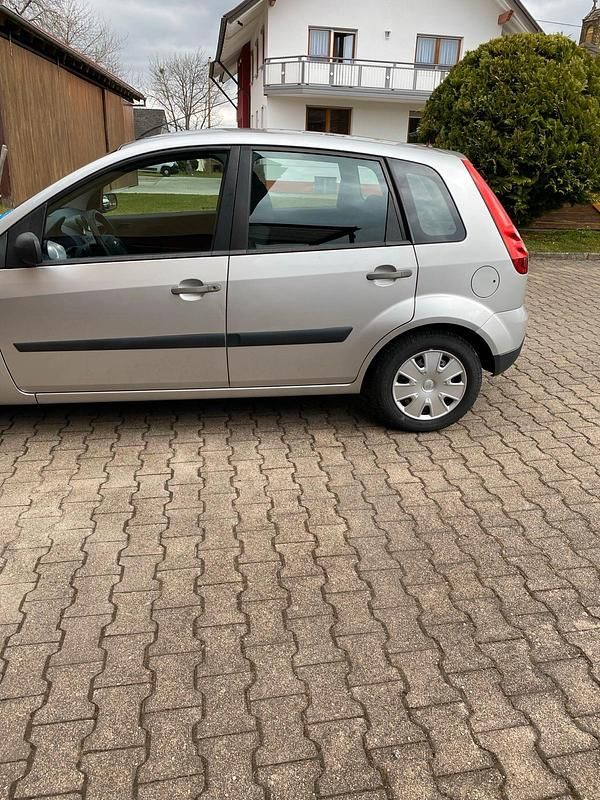 Gebraucht Ford Fiesta 70 PS (51 kW) 2006 Silber Kleinwagen