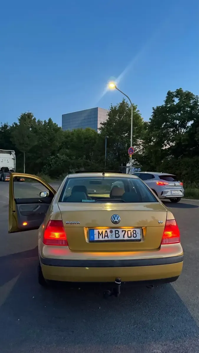 Occasion VW Bora 102 ch (75 kW) 2001 Doré Citadine