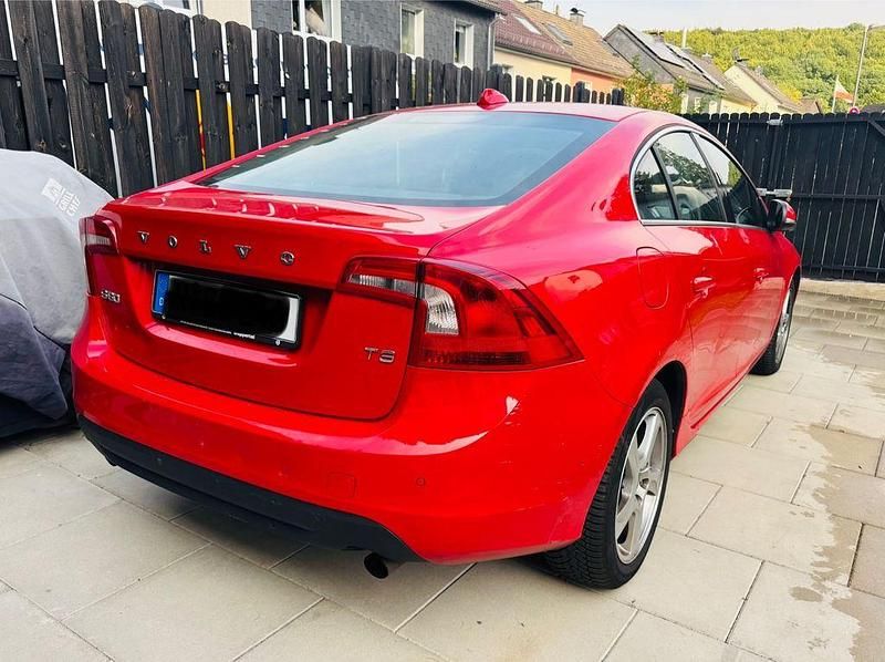 Rot Gebraucht 2010 Volvo S60 Limousine | 11.400 € (Etwas zu teuer) - Bild 1/4