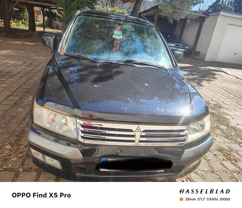 Schwarz Gebraucht 2003 Mitsubishi Space Wagon Motion Van / Kleinbus | 700 € - Bild 1/4