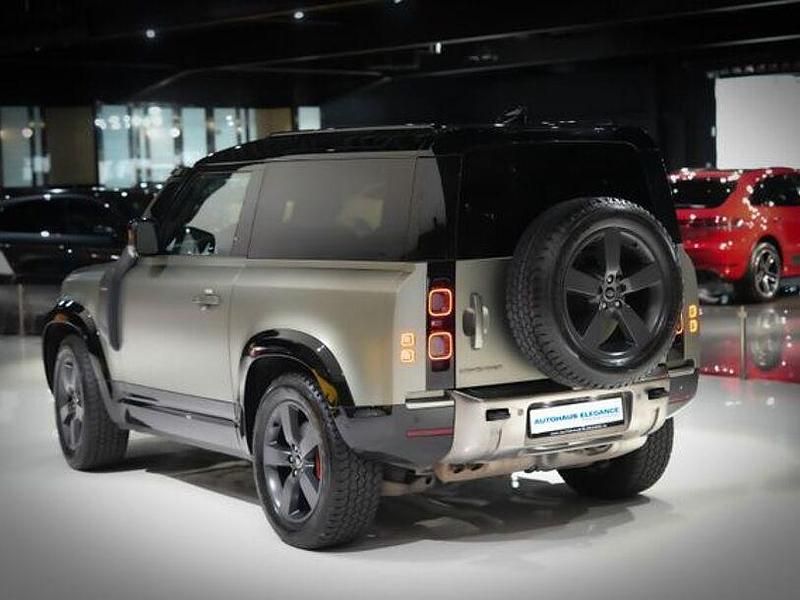Gebraucht Land Rover Defender 301 PS (221 kW) 2021 Pangea green SUV