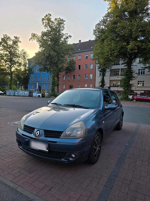 Blau Gebraucht 2005 Renault Clio II Kleinwagen | 1.850 € (Fairer Preis) - Bild 1/4