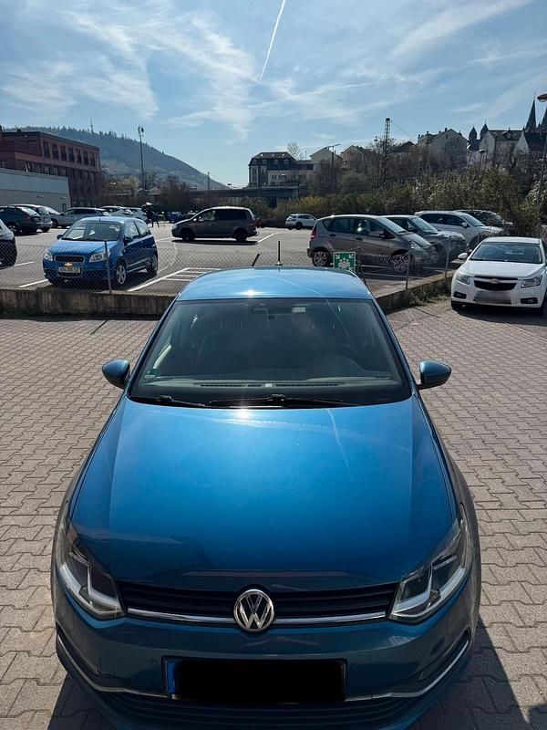 Gebraucht VW Polo Comfortline 89 PS (65 kW) 2015 Blau Limousine