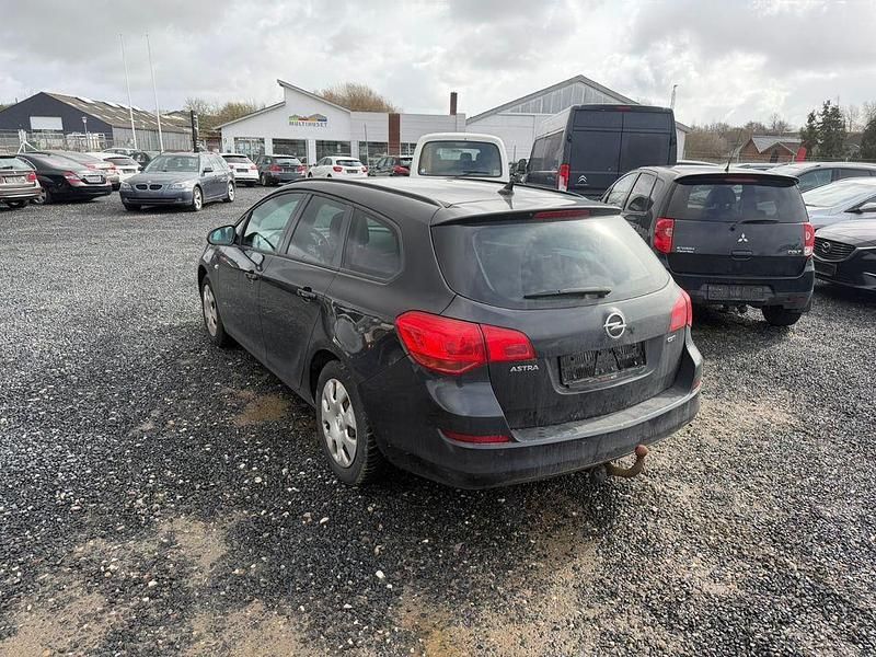 Gebraucht Opel Astra Edition 125 PS (91 kW) 2012 Grau Kombi