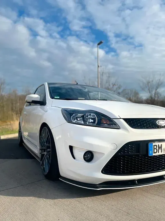 Gebraucht Ford Focus ST 226 PS (166 kW) 2009 Weiß Limousine