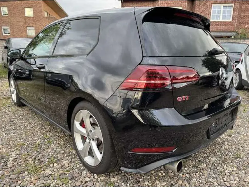 Gebraucht VW Golf VII GTI 245 PS (180 kW) 2018 Deep black perleffekt (metallic) Kleinwagen
