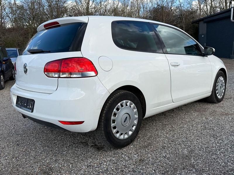 Gebraucht VW Golf VII 105 PS (77 kW) 2012 Weiß Limousine