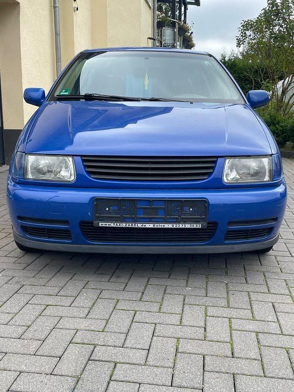 Schwarz Gebraucht 1999 VW Polo Conceptline Limousine | 1.700 € (Guter Preis) - Bild 1/4