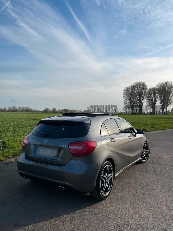 Gebraucht Mercedes A180 109 PS (80 kW) 2012 Grau Kleinwagen