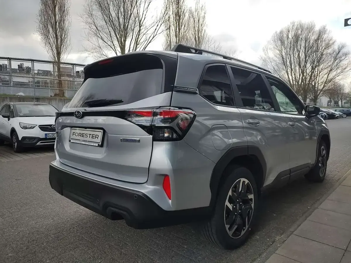 Neu Subaru Forester Exclusive+ 136 PS (100 kW) 2026 Ice silver (m) SUV