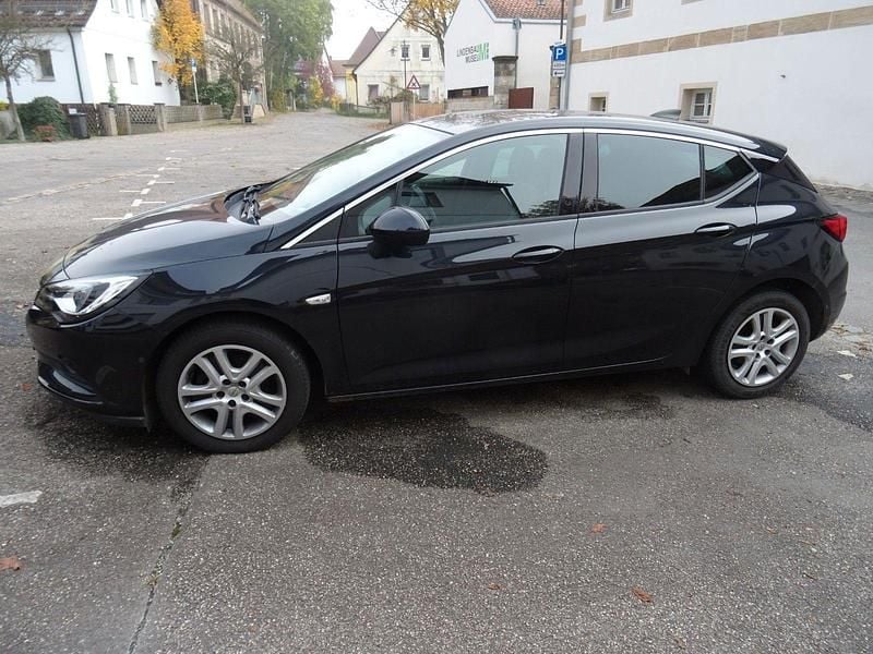 Schwarz Gebraucht 2015 Opel Astra Dynamic Limousine | 9.100 € (Superpreis) - Bild 1/4