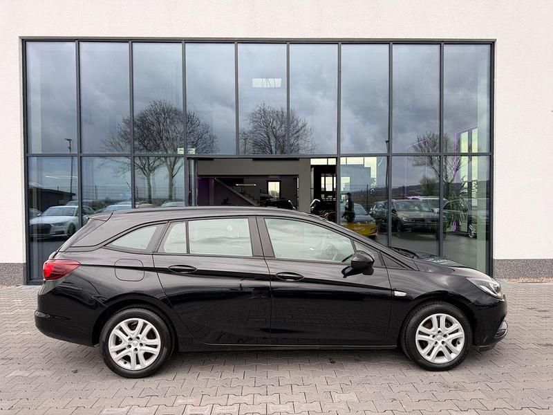 Używany Opel Astra Edition 110 KM (80 kW) 2019 Czarny Kombi