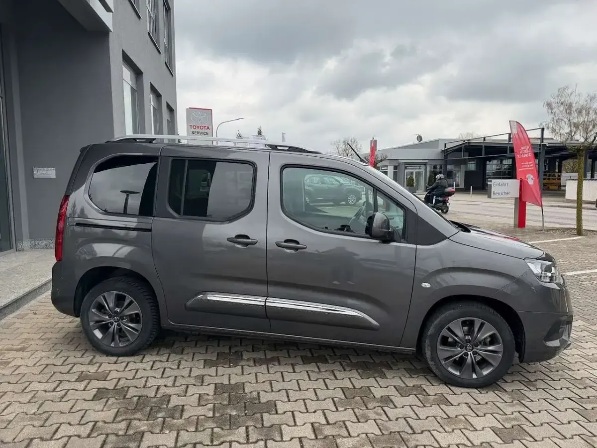 Gebraucht Toyota Proace Verso 110 PS (80 kW) 2021 Marlingrau Kombi