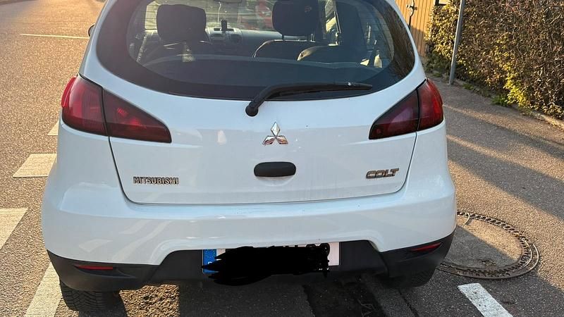 Gebraucht Mitsubishi Colt 75 PS (55 kW) 2010 Weiß Kleinwagen