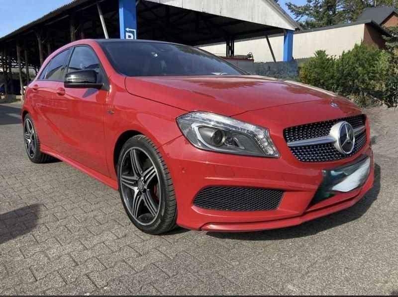 Gebraucht Mercedes A250 AMG line 211 PS (155 kW) 2013 Rot Kleinwagen