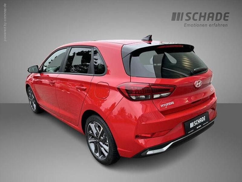 Neu Hyundai i30 Advantage 101 PS (74 kW) 2026 Rot Limousine