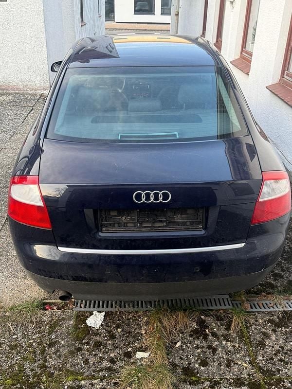 Używany Audi A4 131 KM (96 kW) 2002 Niebieski Sedan/Limuzyna