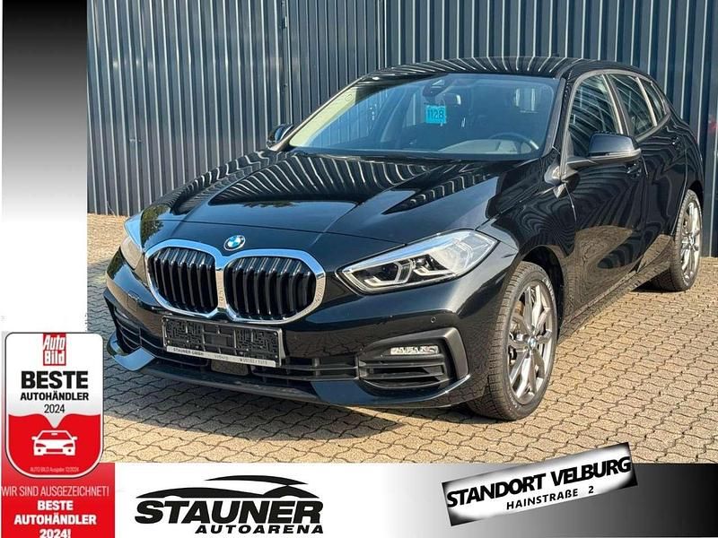 Black sapphiremetallic Gebraucht 2024 BMW 120 Kleinwagen | 25.900 € (Superpreis) - Bild 1/4
