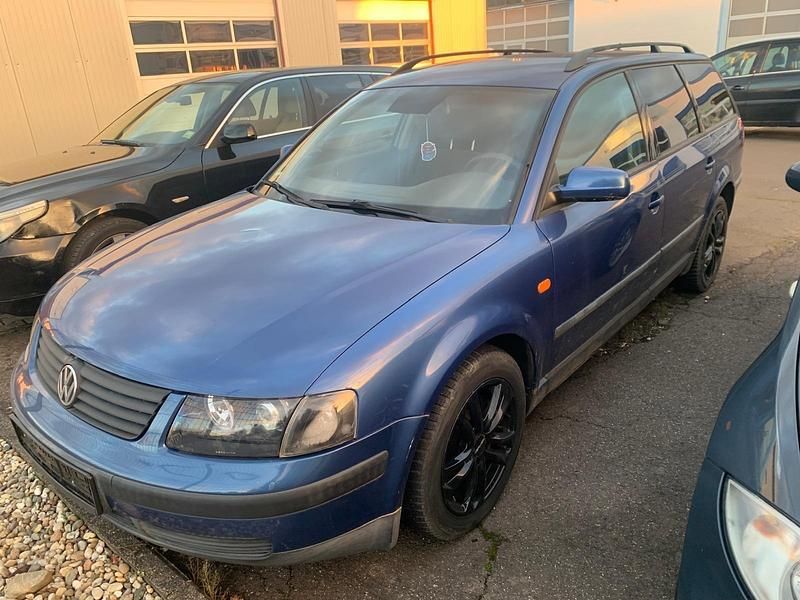 Blau Gebraucht 1998 VW Passat Kombi | 500 € (Guter Preis) - Bild 1/4