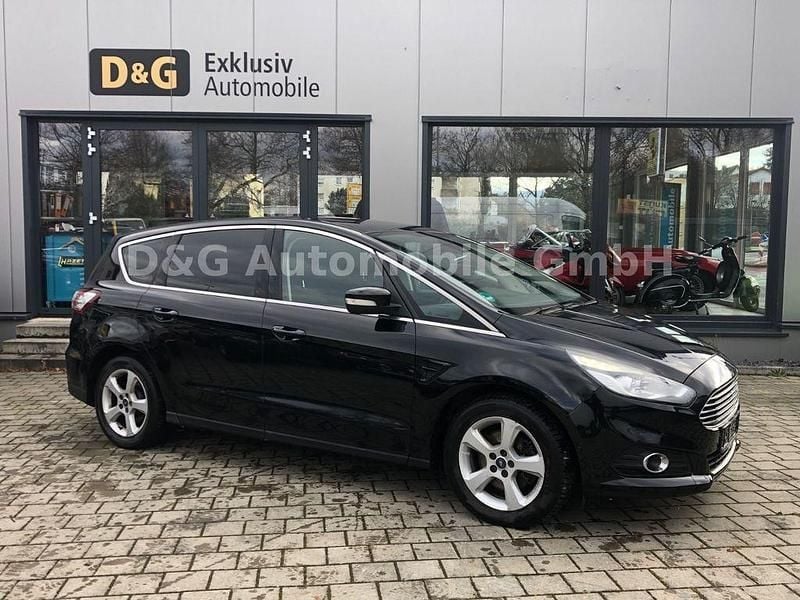 Schwarz Gebraucht 2015 Ford S-MAX Titanium Van / Kleinbus | 12.990 € (Guter Preis) - Bild 1/4