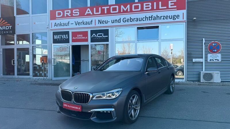 Mineralweiss metallic Gebraucht 2018 BMW 750 Sport Line Limousine | 28.400 € (Superpreis) - Bild 1/4