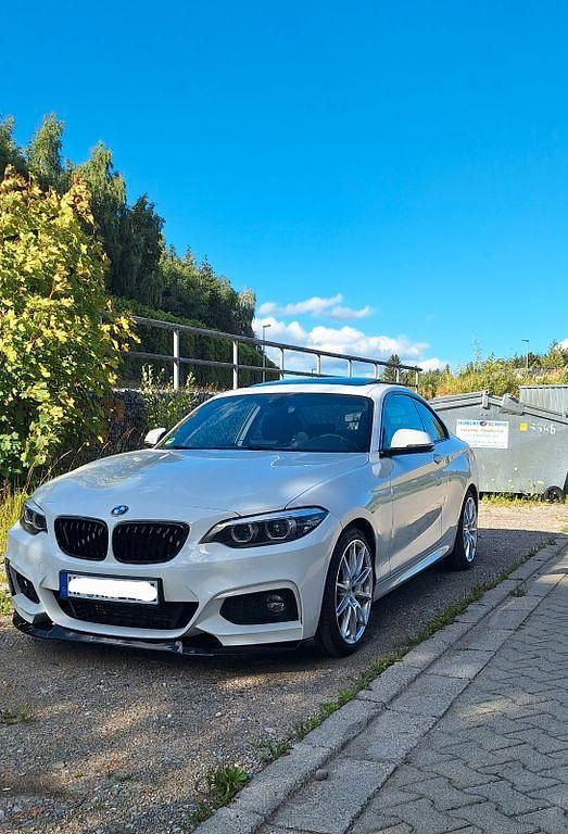 Weiß Gebraucht 2018 BMW 218 M Sport Coupé | 19.300 € (Fairer Preis) - Bild 1/4