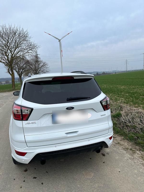 Gebraucht Ford Kuga ST-Line 150 PS (110 kW) 2018 Weiß SUV