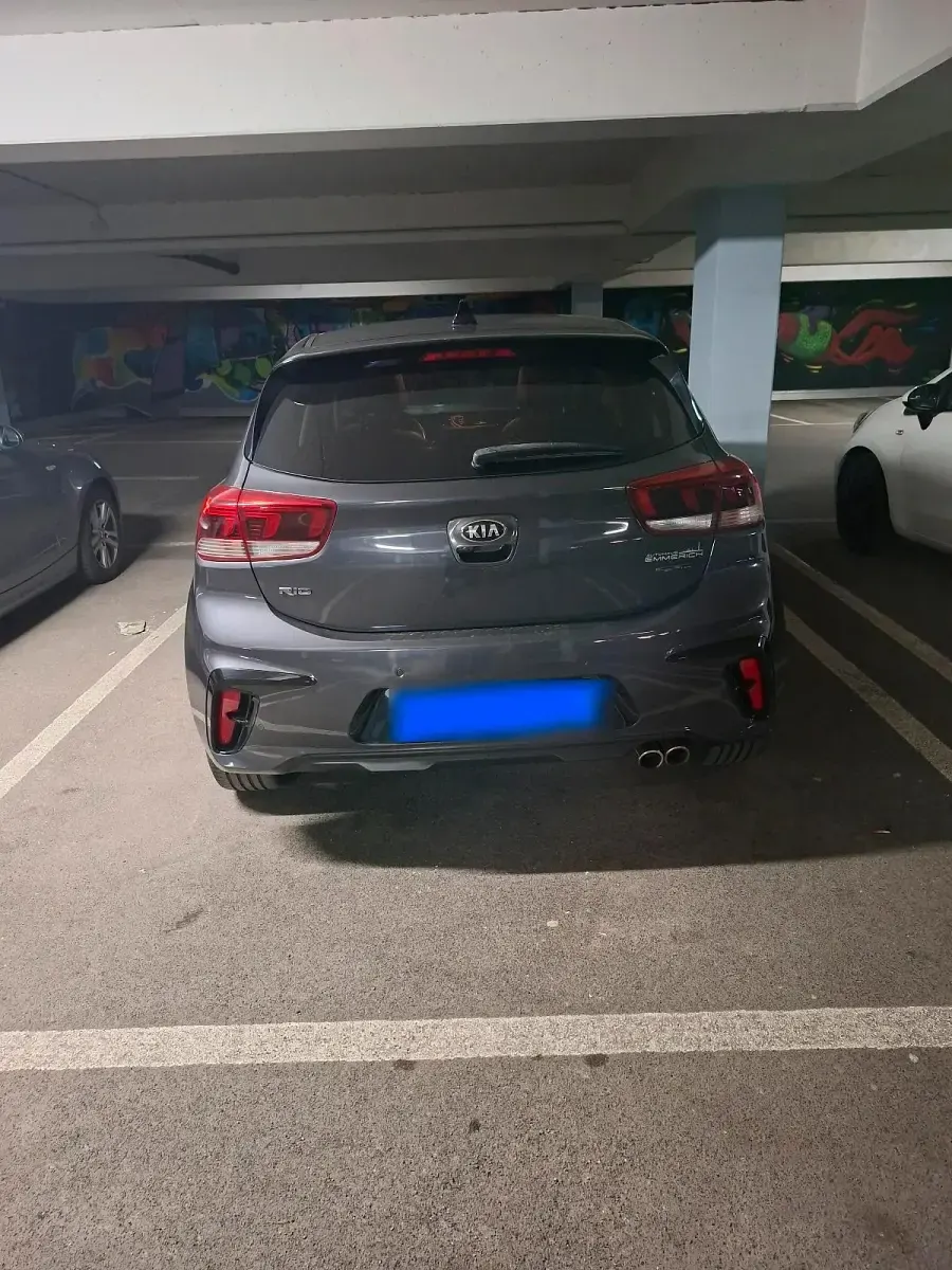 Gebraucht Kia Rio 120 PS (88 kW) 2019 Grau Limousine