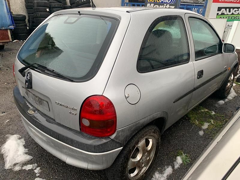 Grau Gebraucht 2000 Opel Corsa Edition Limousine | 799 € (Guter Preis) - Bild 1/4