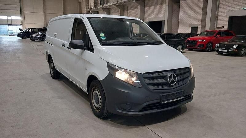 Weiß Gebraucht 2017 Mercedes Vito Van / Kleinbus | 9.999 € - Bild 1/4