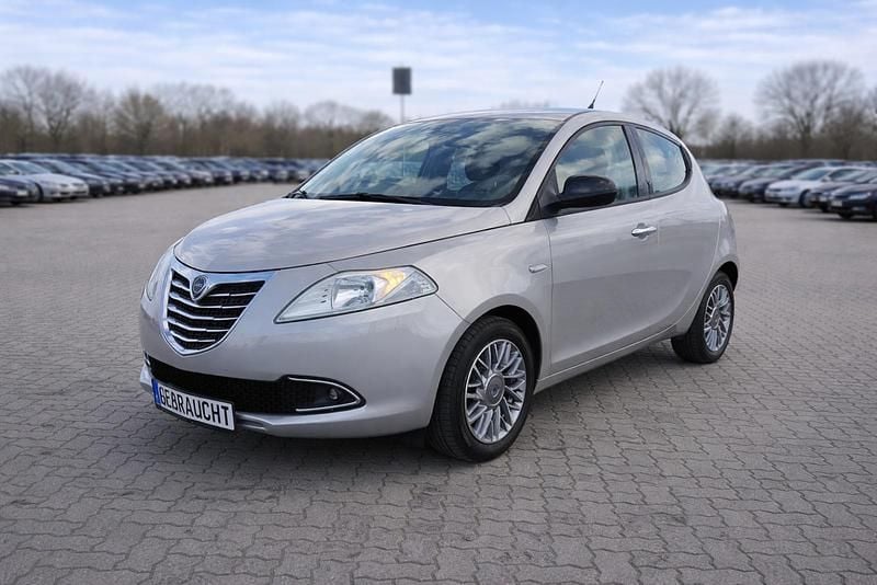 Gebraucht Lancia Ypsilon 86 PS (63 kW) 2011 Gelb Kleinwagen
